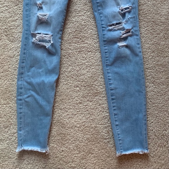 Abercrombie and Fitch Light washed Harper Jean - Picture 3 of 4